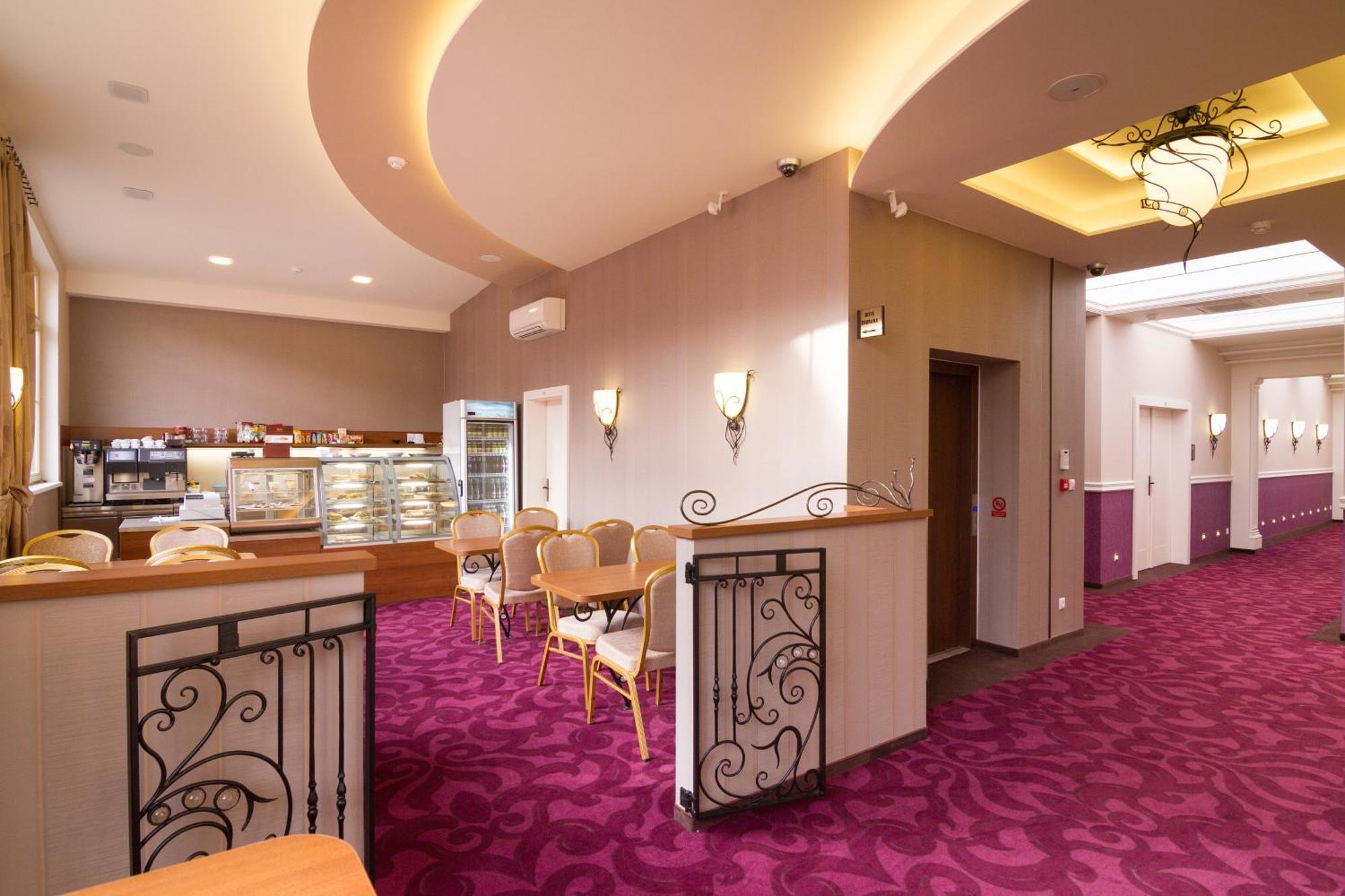 Hotel Dvorana Karlovy Vary Eksteriør bilde