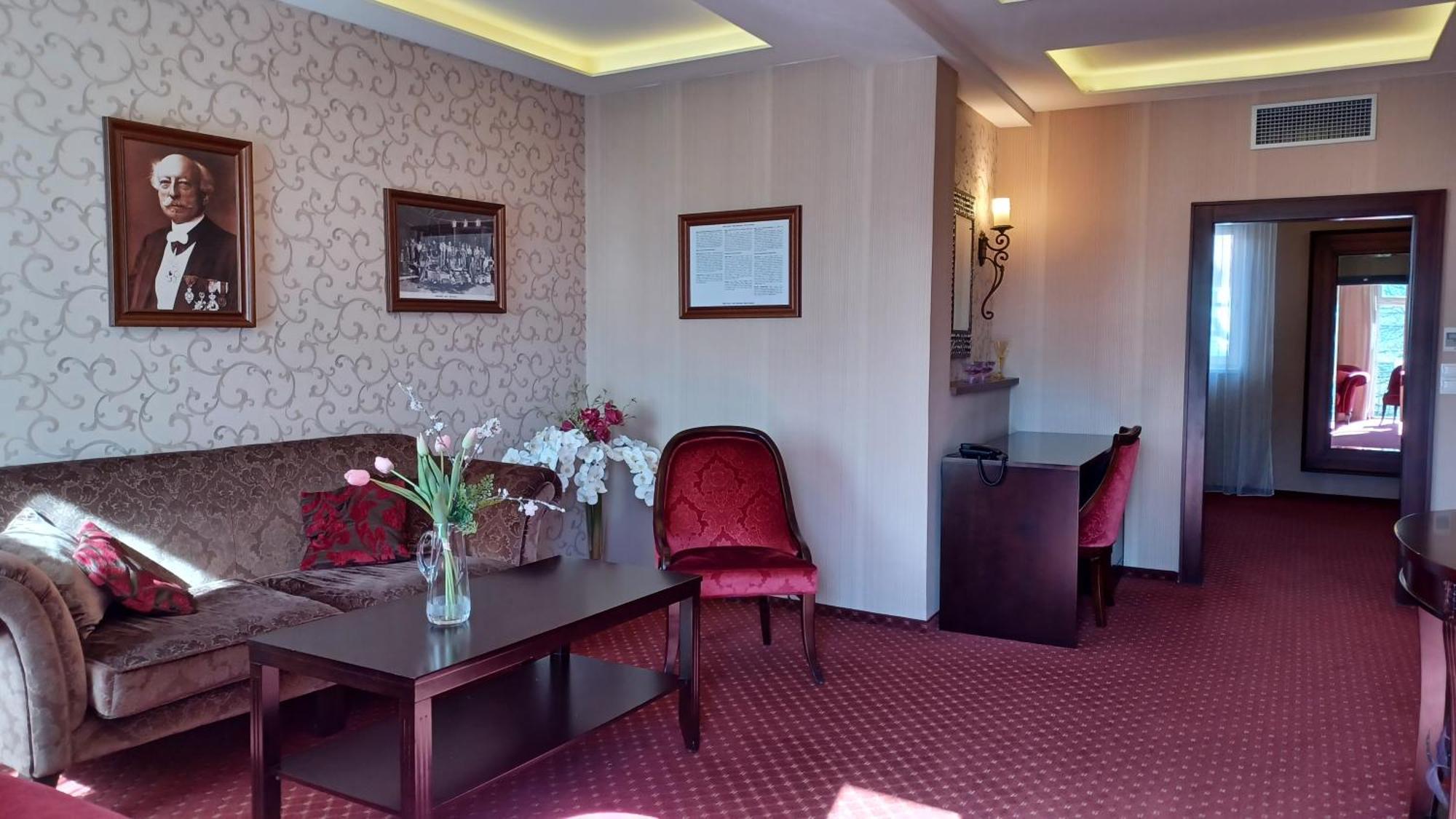Hotel Dvorana Karlovy Vary Eksteriør bilde