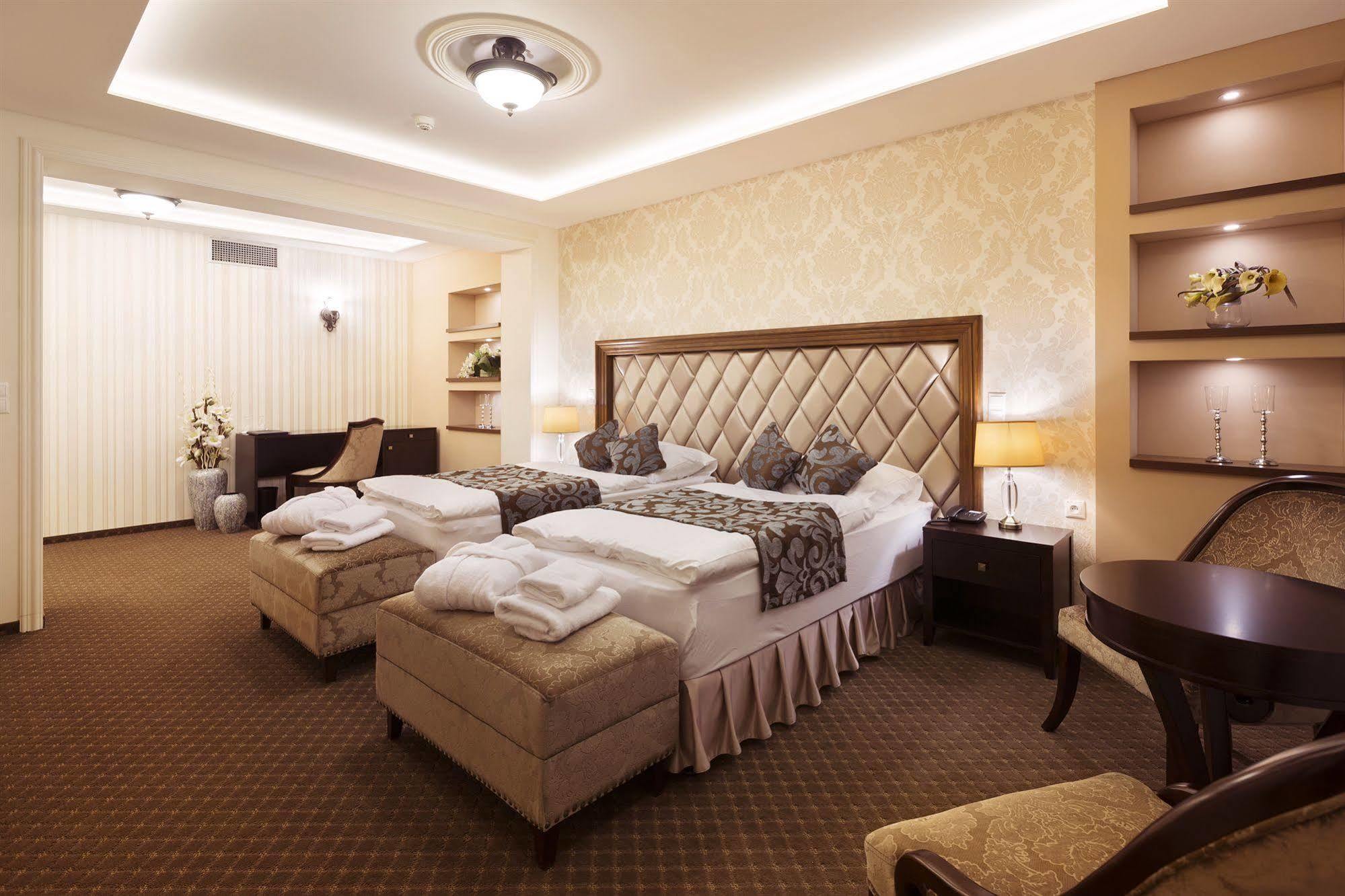 Hotel Dvorana Karlovy Vary Eksteriør bilde